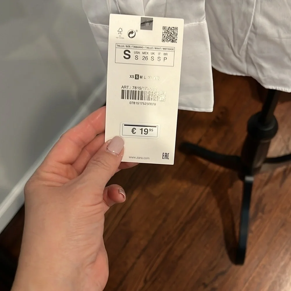 Beautiful fitted shirt from Spain 🇪🇸 never worn still with tags. - Picture 5 of 5